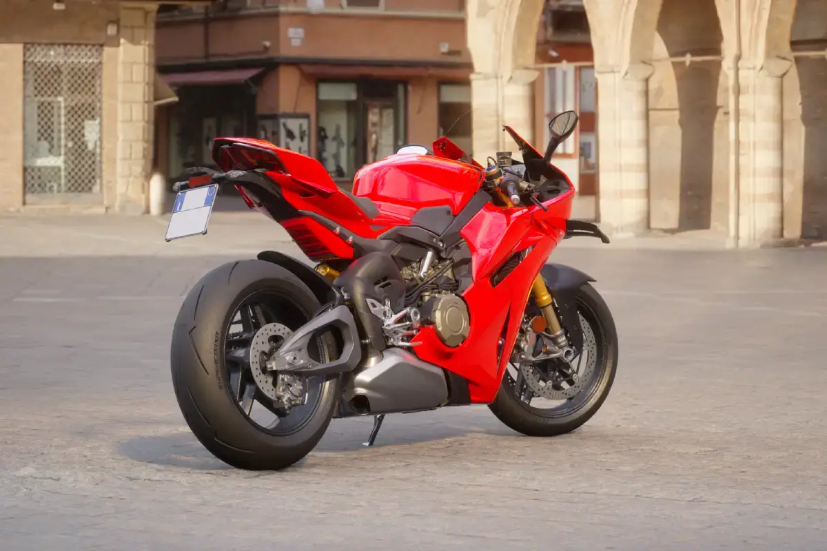 Ducati Panigale V4 thumbnail 3
