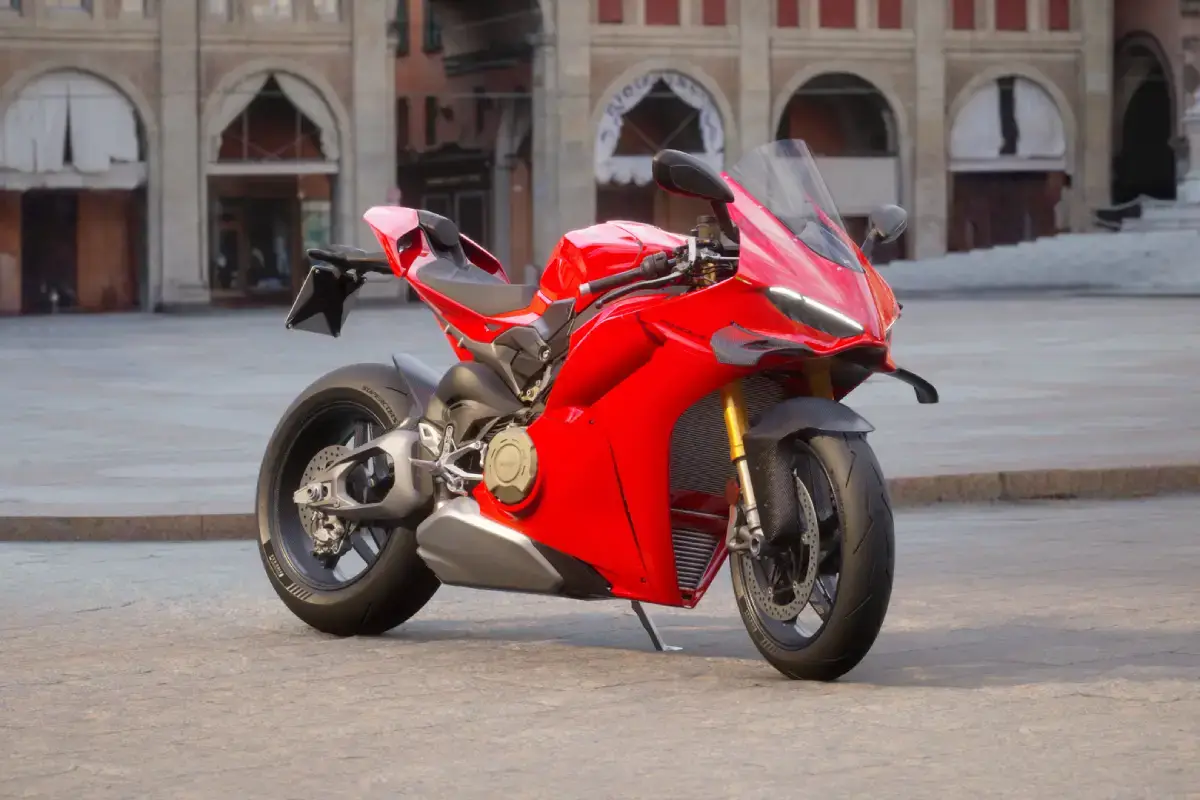 Ducati Panigale V4 thumbnail 4
