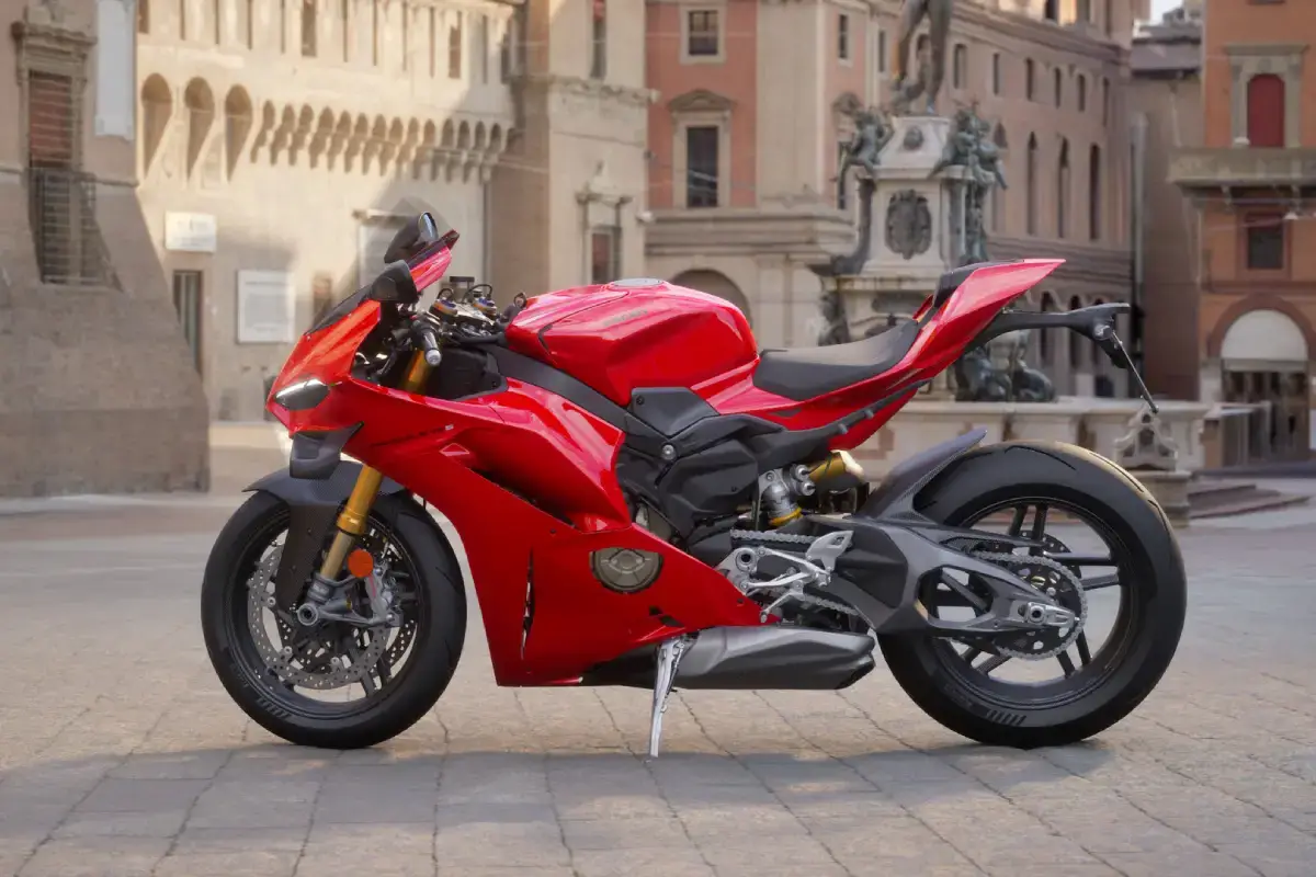 Ducati Panigale V4 thumbnail 5