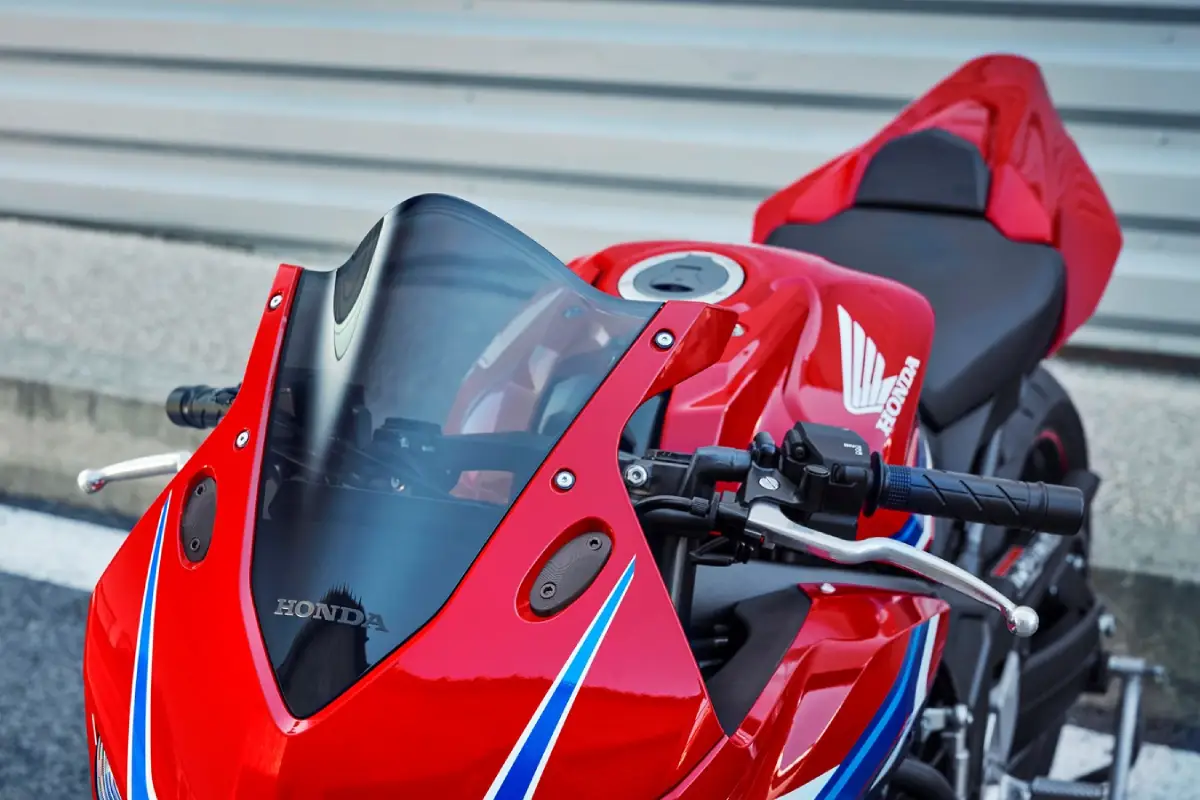 Honda CBR650R thumbnail 3