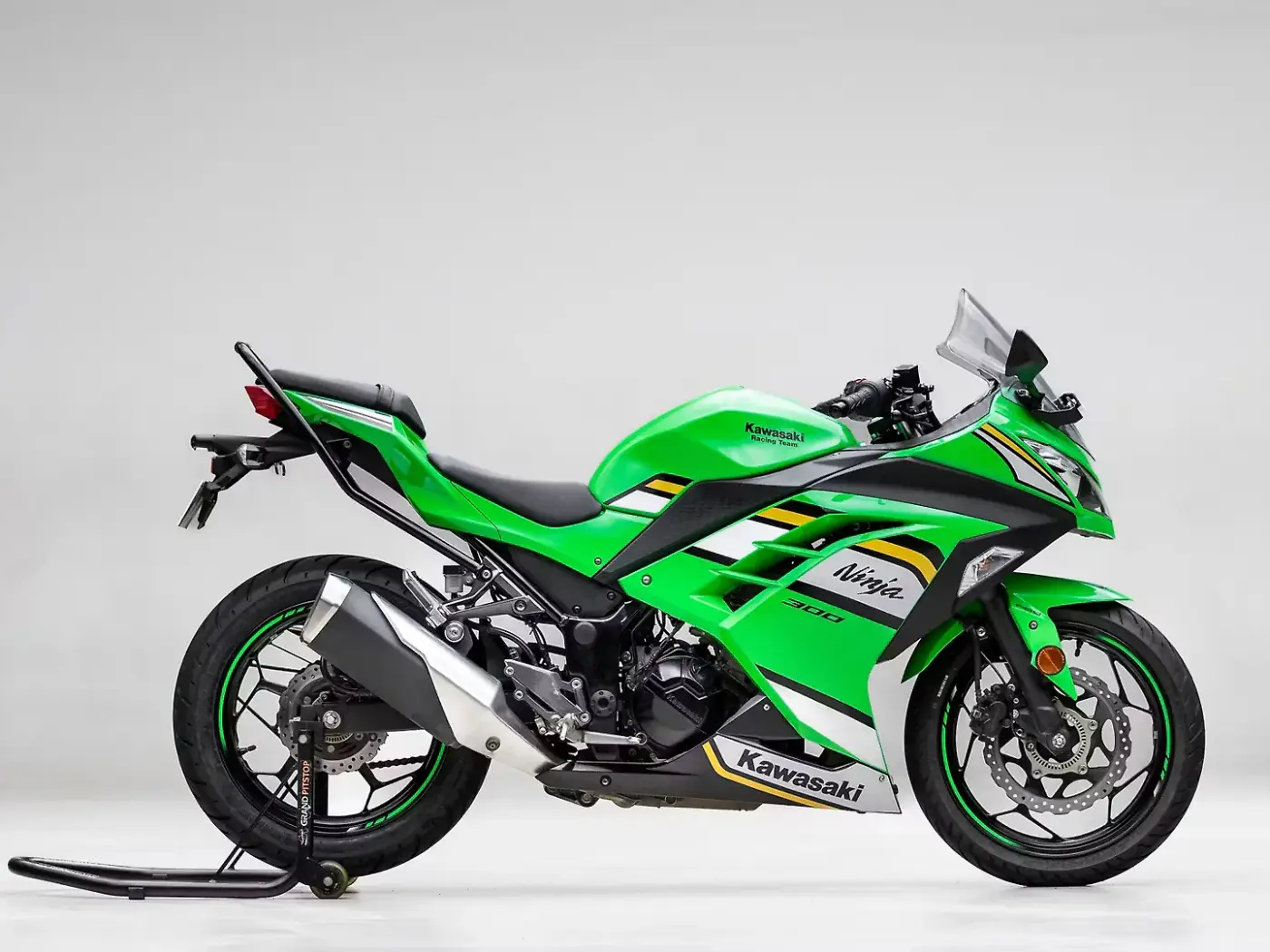 Kawasaki Ninja 300 thumbnail 3
