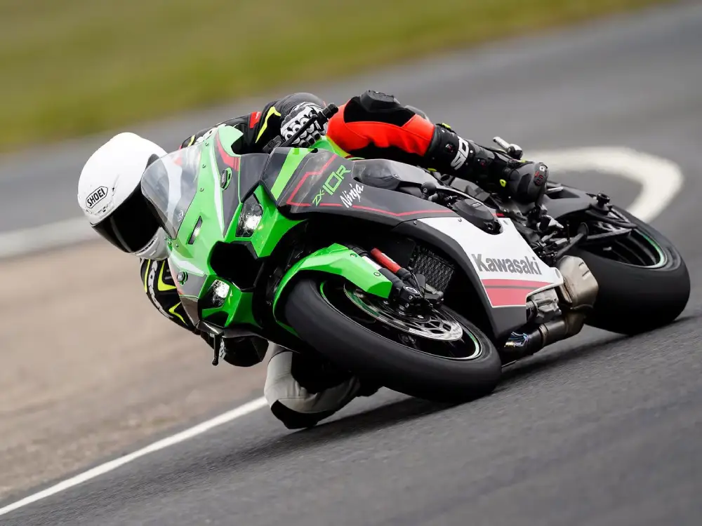 Kawasaki Ninja ZX-10R thumbnail 2