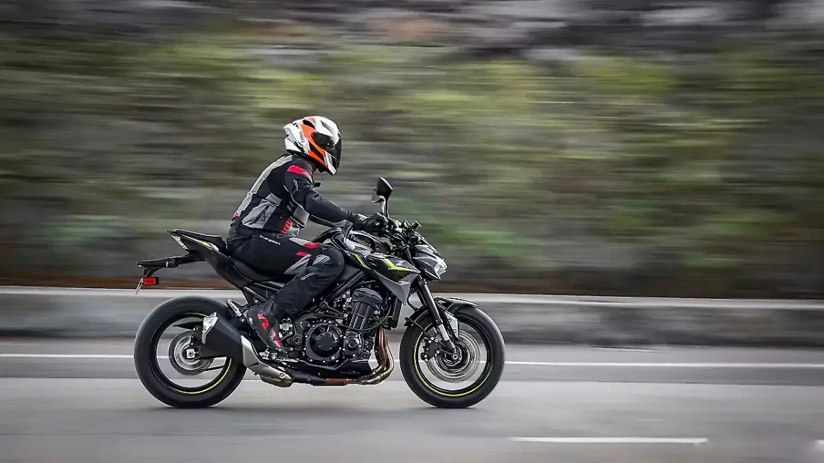 Kawasaki Z900 - Photo 1