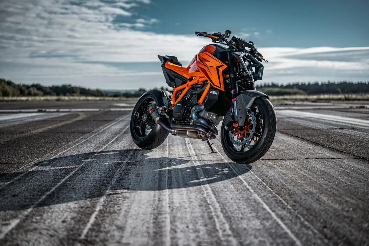 KTM 1390 Super Duke R thumbnail 4
