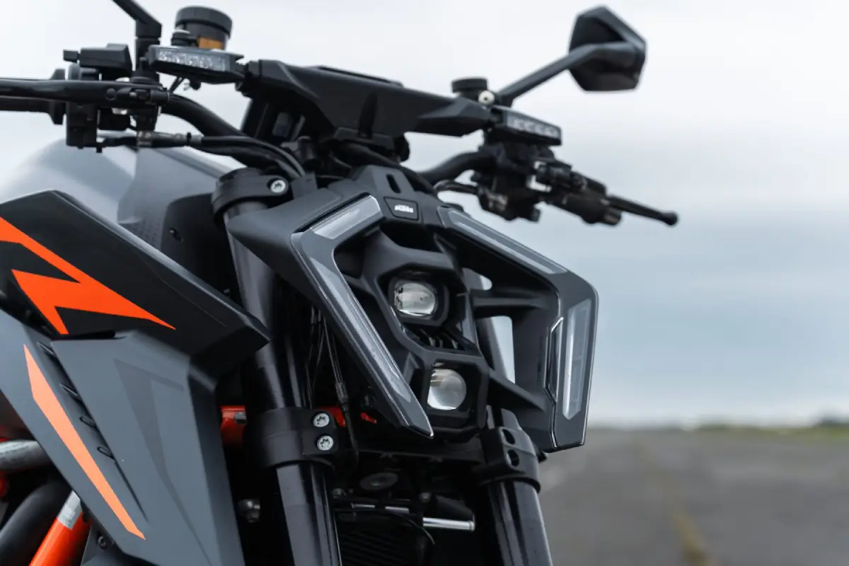 KTM 1390 Super Duke R thumbnail 5