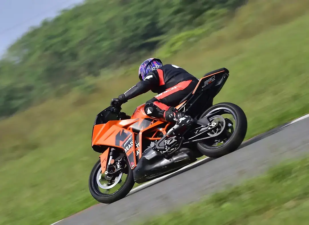 KTM RC 390 thumbnail 3