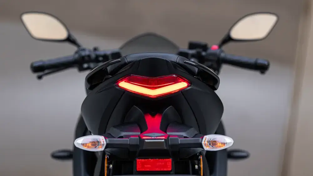 Suzuki Gixxer SF 250 thumbnail 3