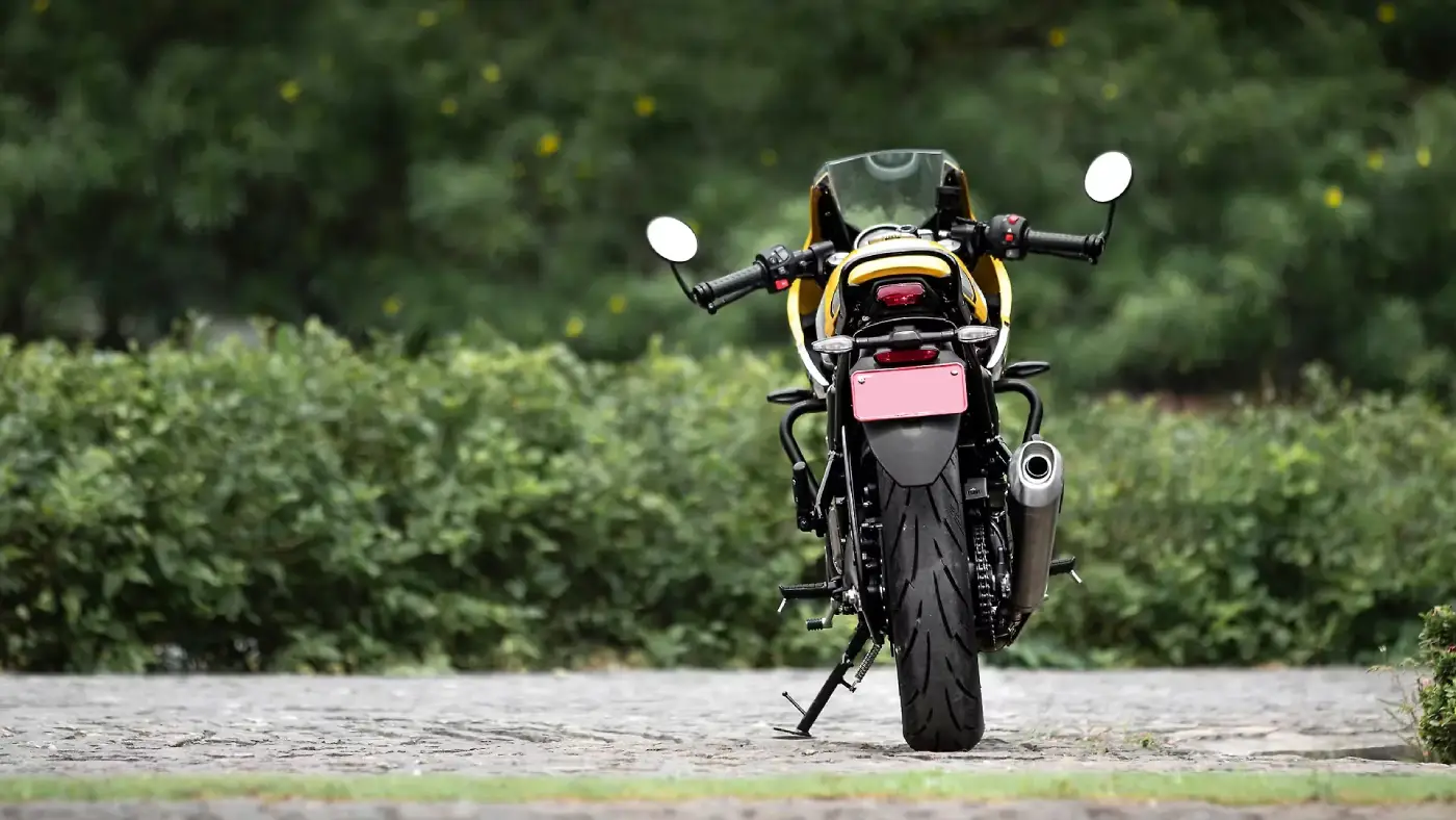 Triumph Thruxton 400 thumbnail 3