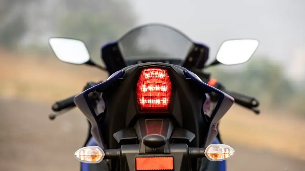 Yamaha R15 V4 thumbnail 2