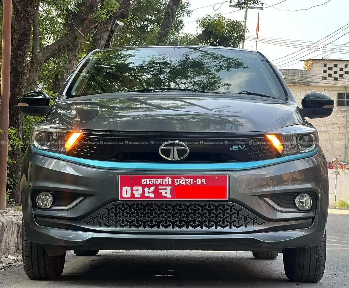 Tata Tiago EV XZ+ 2023 "Single Hand"