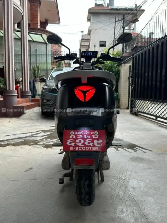 Urgent Sale Yadea G5 EV Electric Scooter - Photo 3