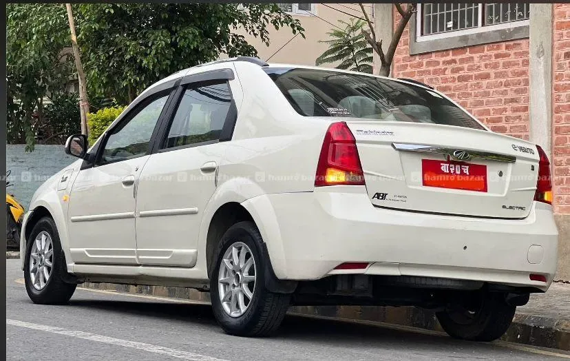 Mahindra E Verito D6 EV “Single Hand” 2018