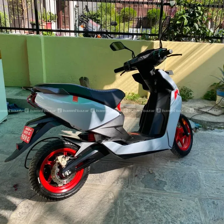 Ather 450x LR Varient
152 Lot - Photo 1