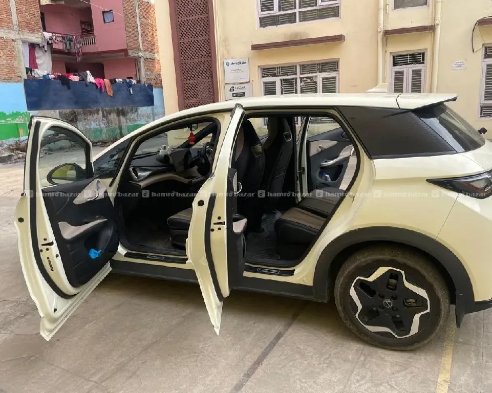 BYD DOLPHIN CAR EV 2024 - Photo 2