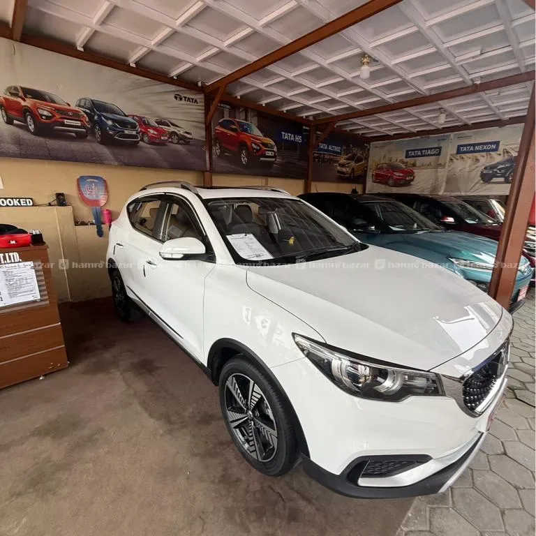 MG ZS EV 2021 25,000 KM RUN ONLY WITH SUNROOF ! - Photo 3