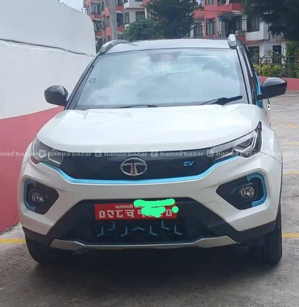 Tata Nexon EV XZ Plus LUX Sunroof - Photo 2