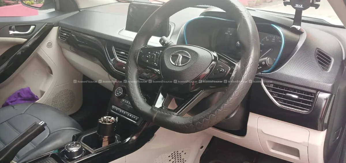 Tata Nexon EV XZ Plus LUX Sunroof - Photo 3